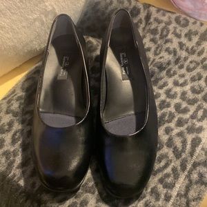 Furio Valentino black shoes made in Italy size 24.5 EEEE which is 8.5 NWOT